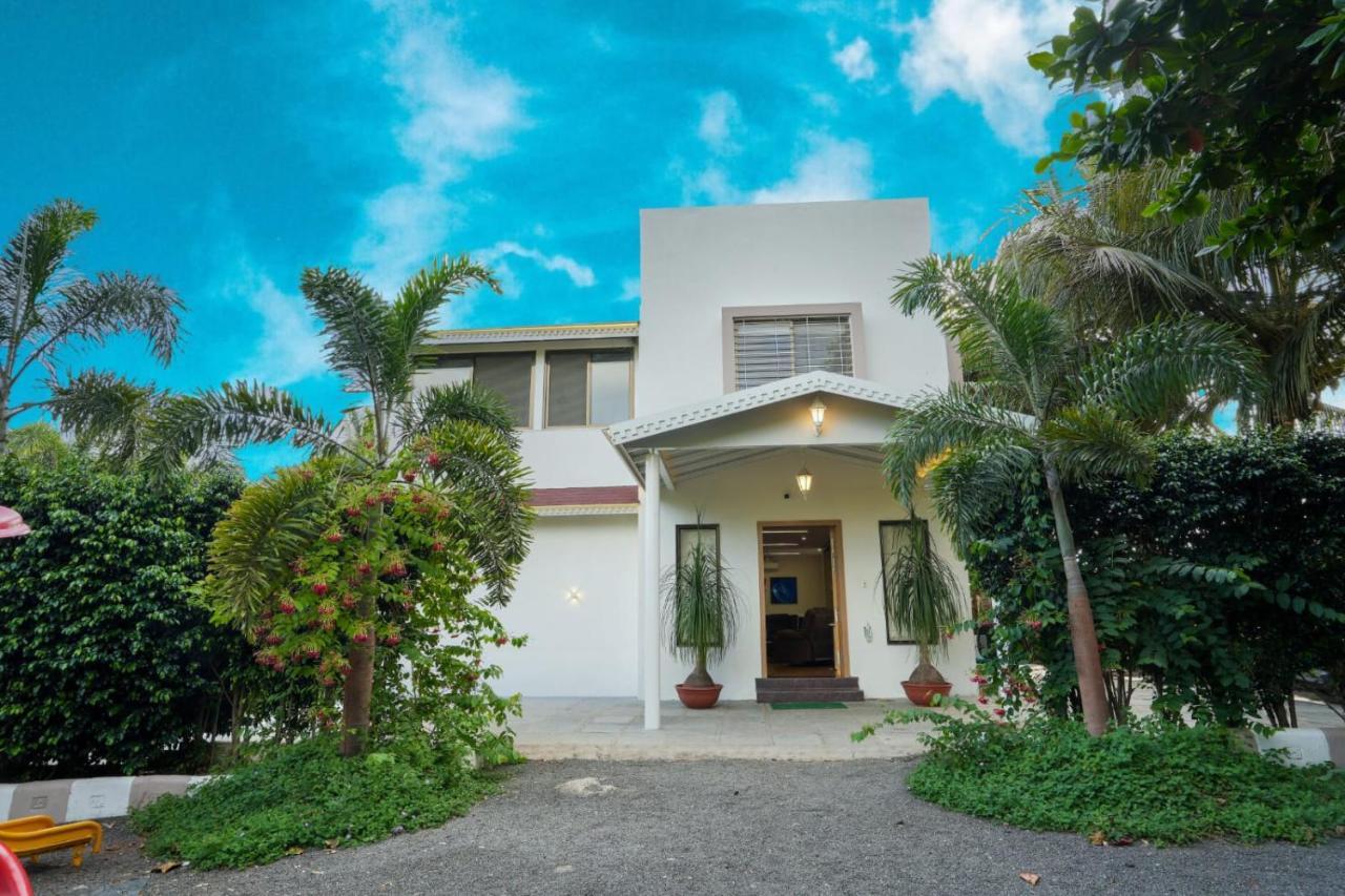 White Coco House 4Bhk Villa Нашик Екстериор снимка